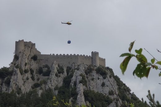 Ecureuil AS350 héliportage de charges Puilaurens